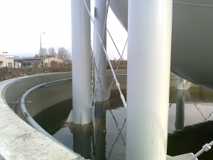 Vodní clona v záchytné jímce